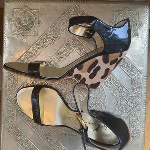 NWOT Giuseppe Zanotti wedges with leopard print fur.